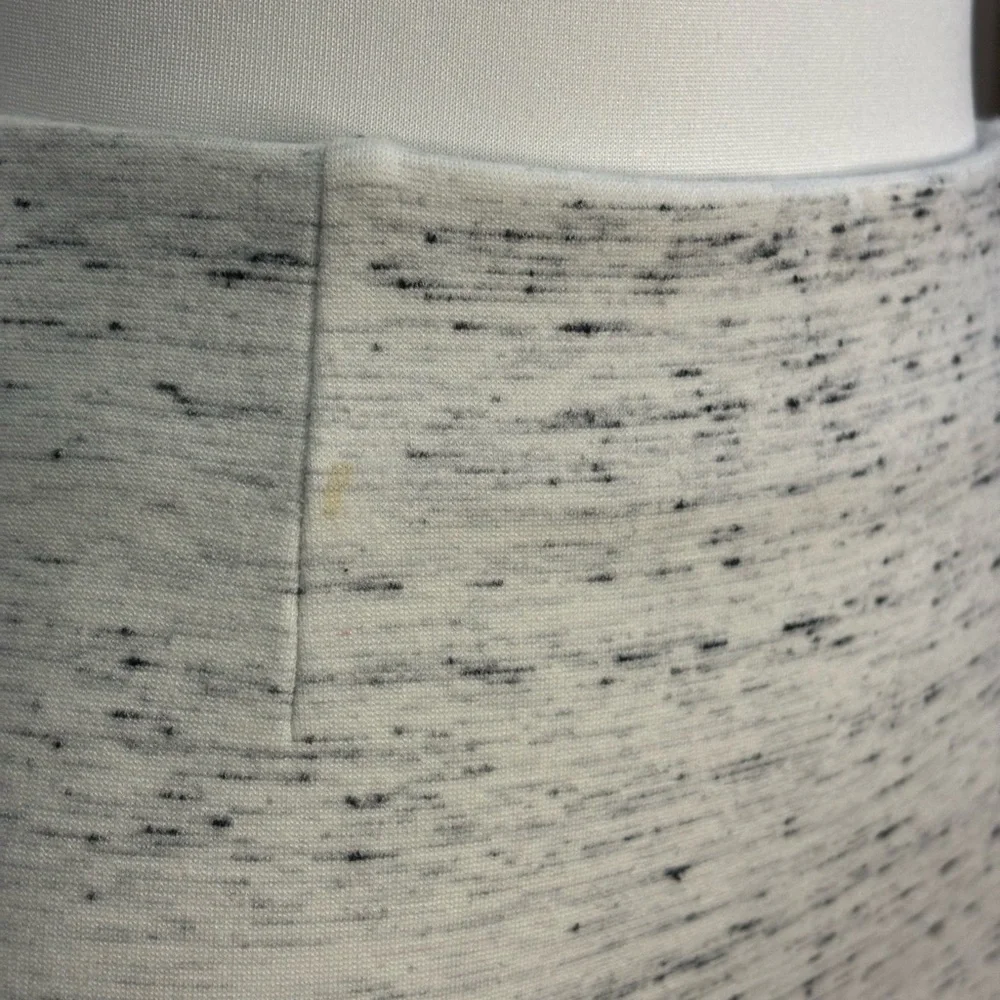 Aritzia Wilfred Pencil Skirt with Side Zippers - Picture 7 of 9